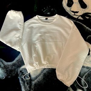 SHEIN/DAZY WHITE SWEATSHIRT PRELOVED LARGE